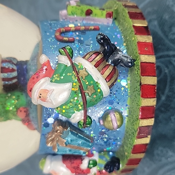 Santa Snowglobe Music "Here Comes Santa Claus" Christmas Folk Art - Picture 8 of 11